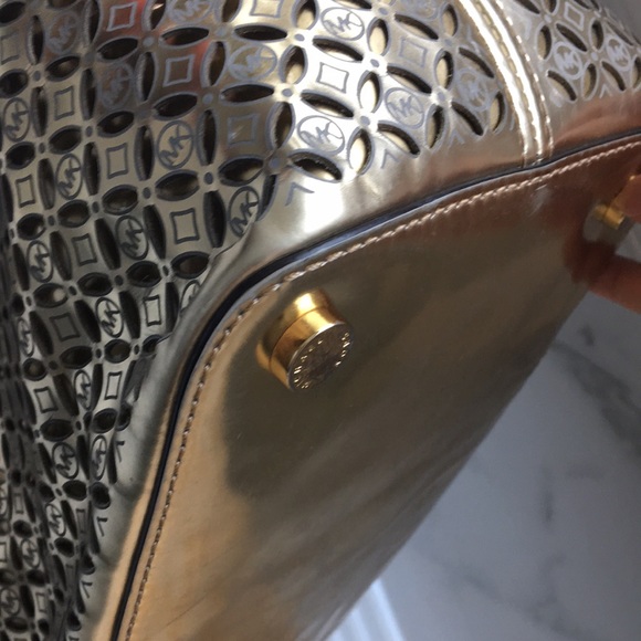 Michael Kors Flower Perforated Tote Gold - Picture 14 of 16
